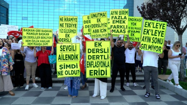 Ankara Büyükşehir Belediyesi çalışanları belediye önünde eylem yaptı!